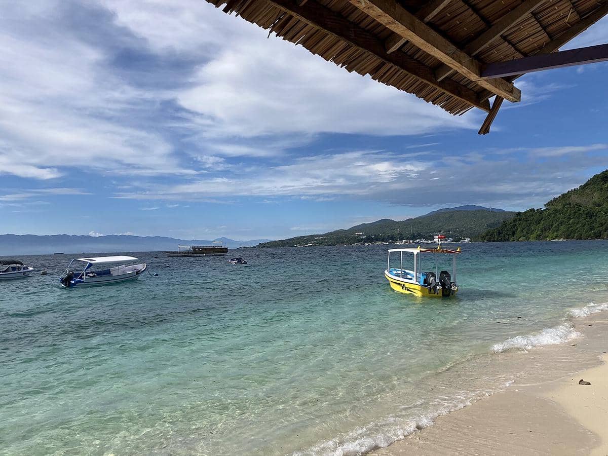 Pantai_Tanjung_Karang_Sulawesi_Tengah.jpg