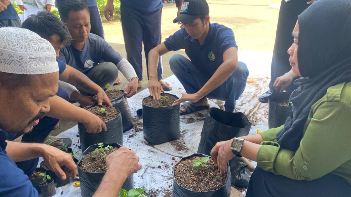 Tambah Keahlian, Puluhan Napi Kedungpane Belajar Budidaya Sayur