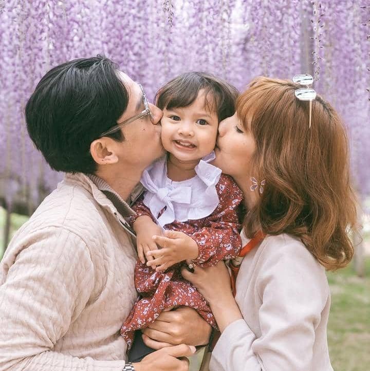 potret Sabrina Anggraini lihat musim bunga wisteria di Jepang