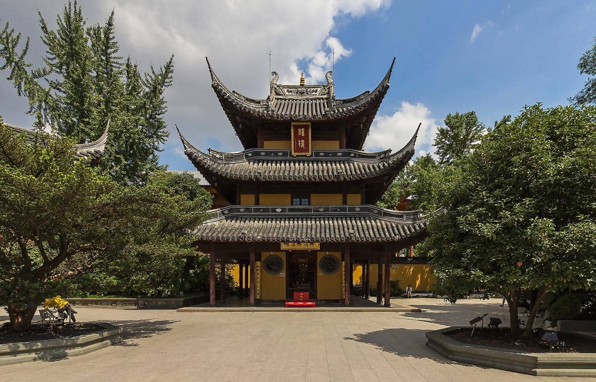 Longhua Temple Shanghai: Lokasi, Rute, Jam Buka, dan Tips