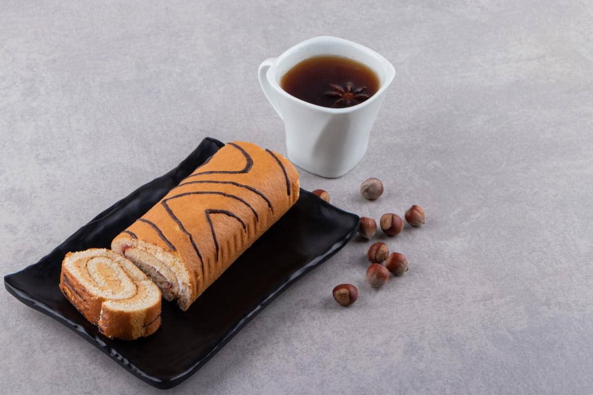 ilustrasi roll cake kopi dan karamel