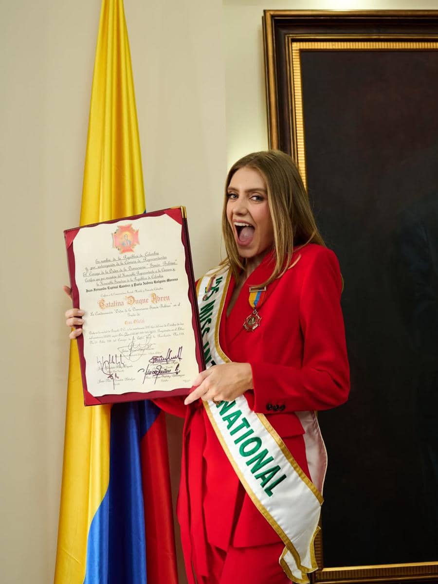 Potret Miss International 2025 Raih Penghargaan Pemerintah Kolombia