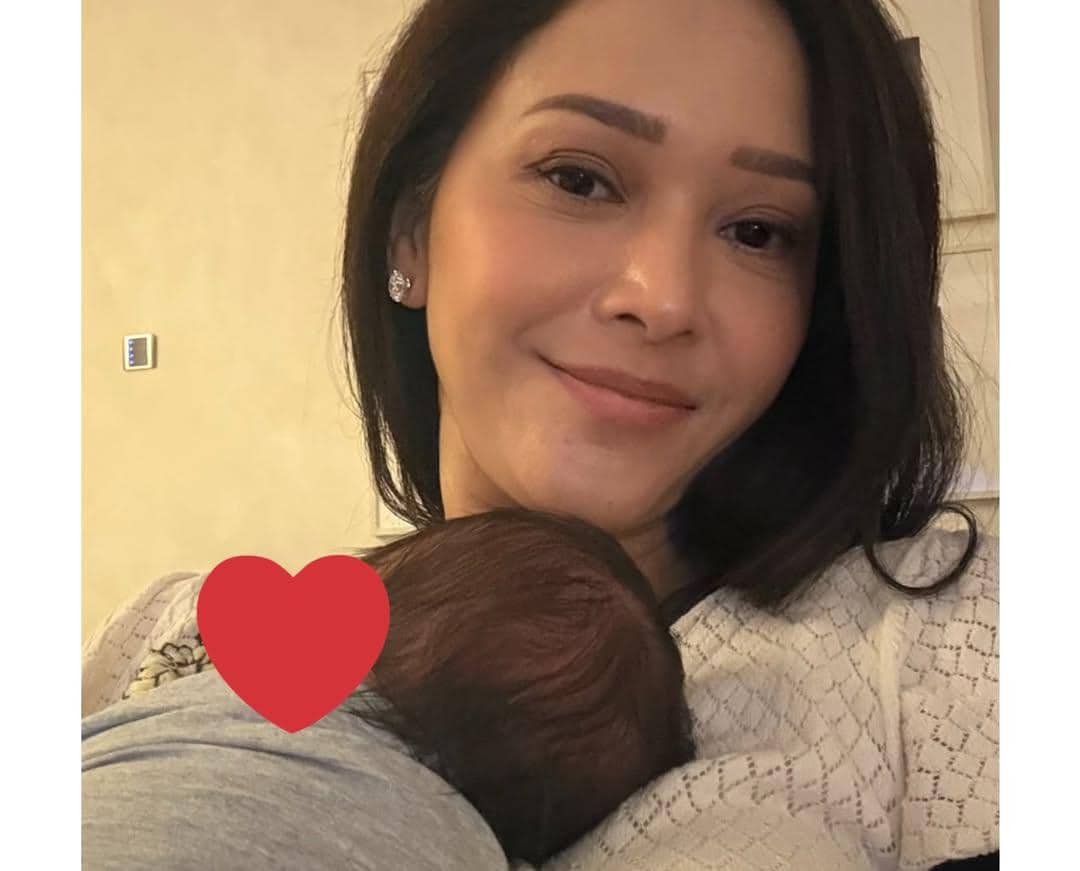 Maia Estianty momong cucu