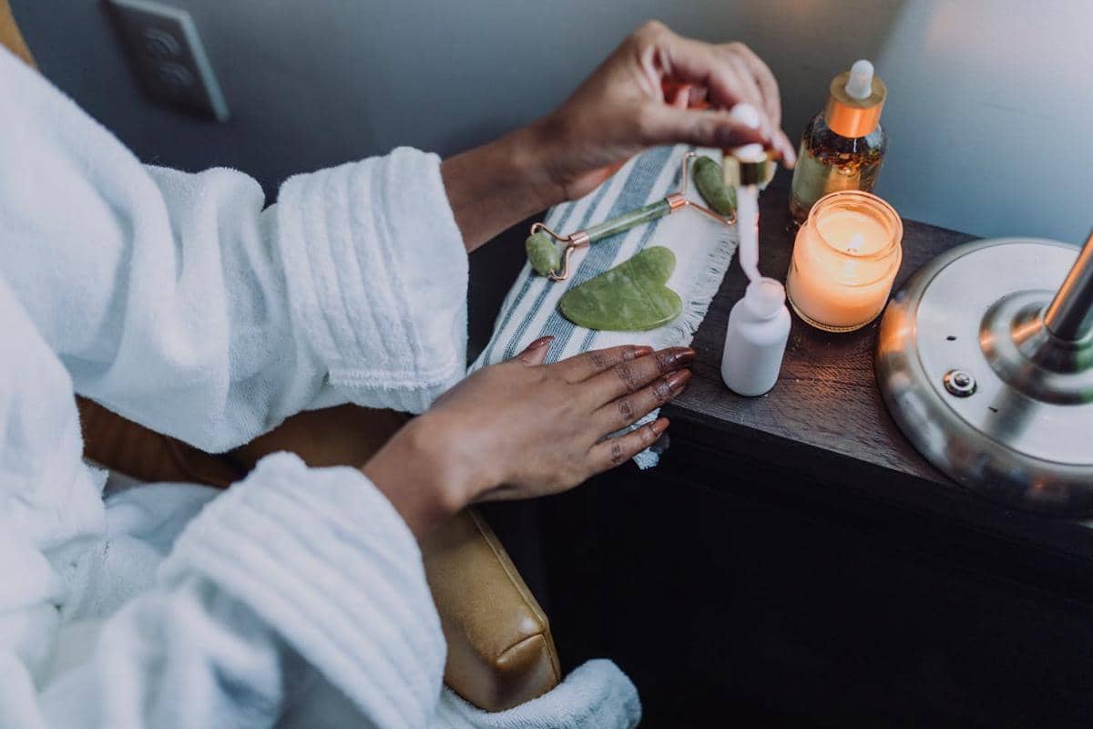 ilustrasi layanan spa, rileks, me time