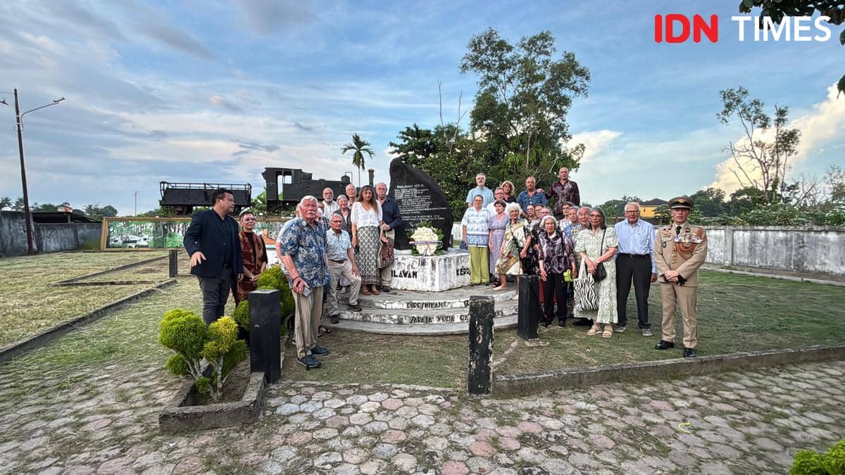 Puluhan Warga Belanda Mengenang di Tugu Romusha Pekanbaru
