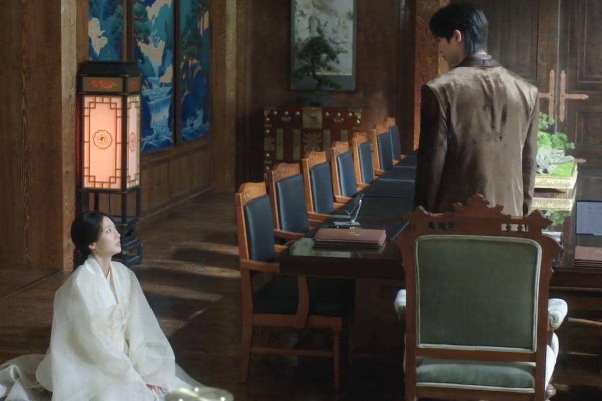 I An (Byeon Woo Seok) dan Yoon Yi Rang (Gong Seung Yeon) dalam drakor Perfect Crown 