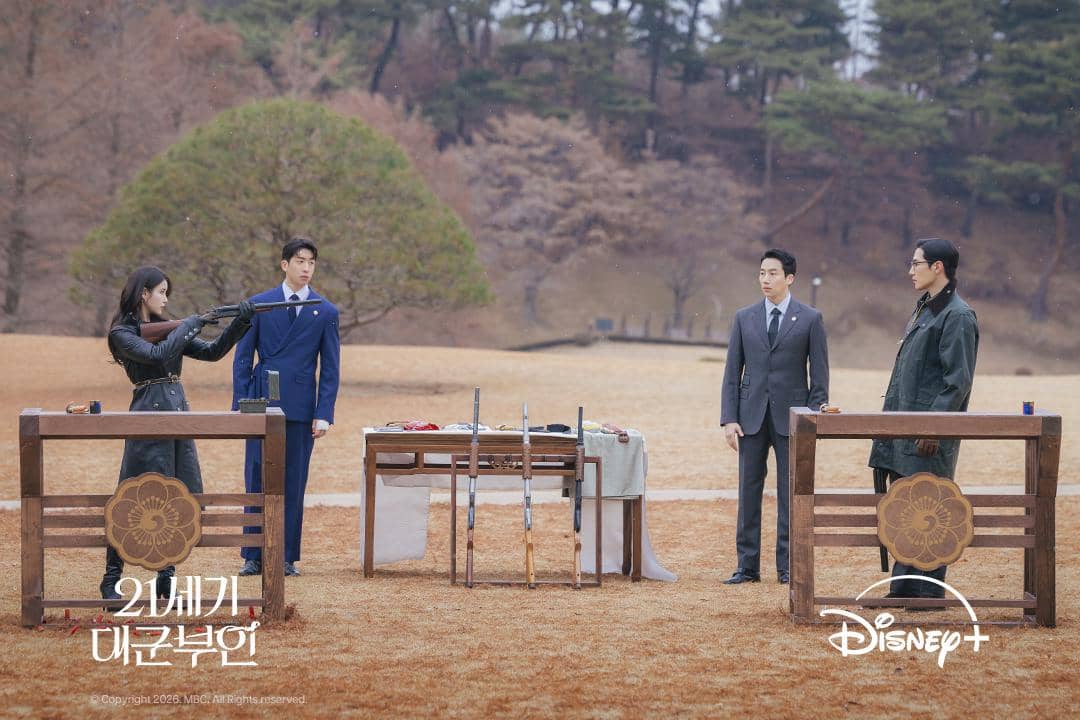 Seong Hui Ju (IU) dan Min Jung Woo (Noh Sang Hyun) dalam drakor Perfect Crown 