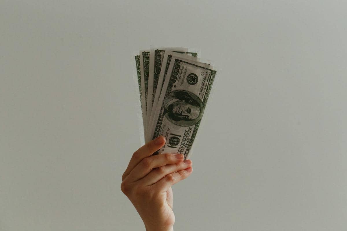 Prabowo Bilang Warga Desa Aman dari Dolar, Benarkah Begitu?