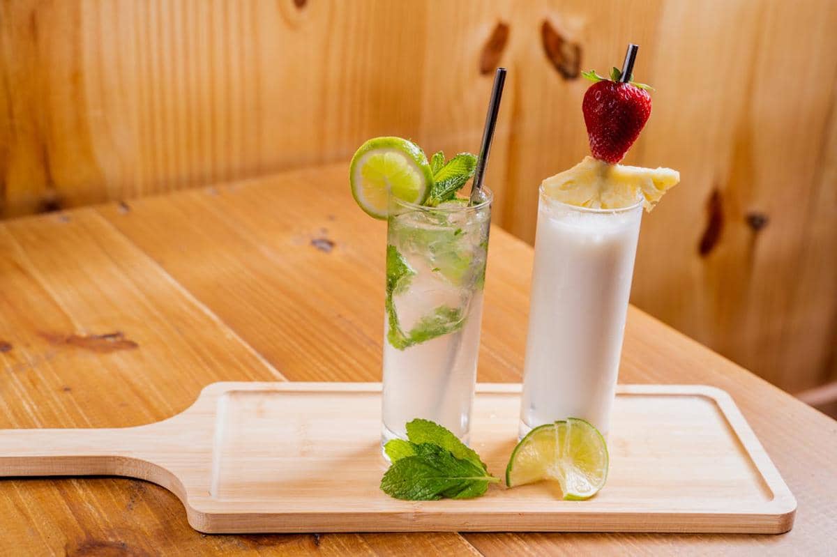 ilustrasi minuman coconut lime dirty soda 