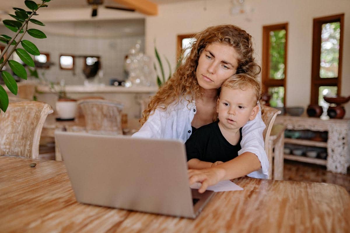 ilustrasi working parent