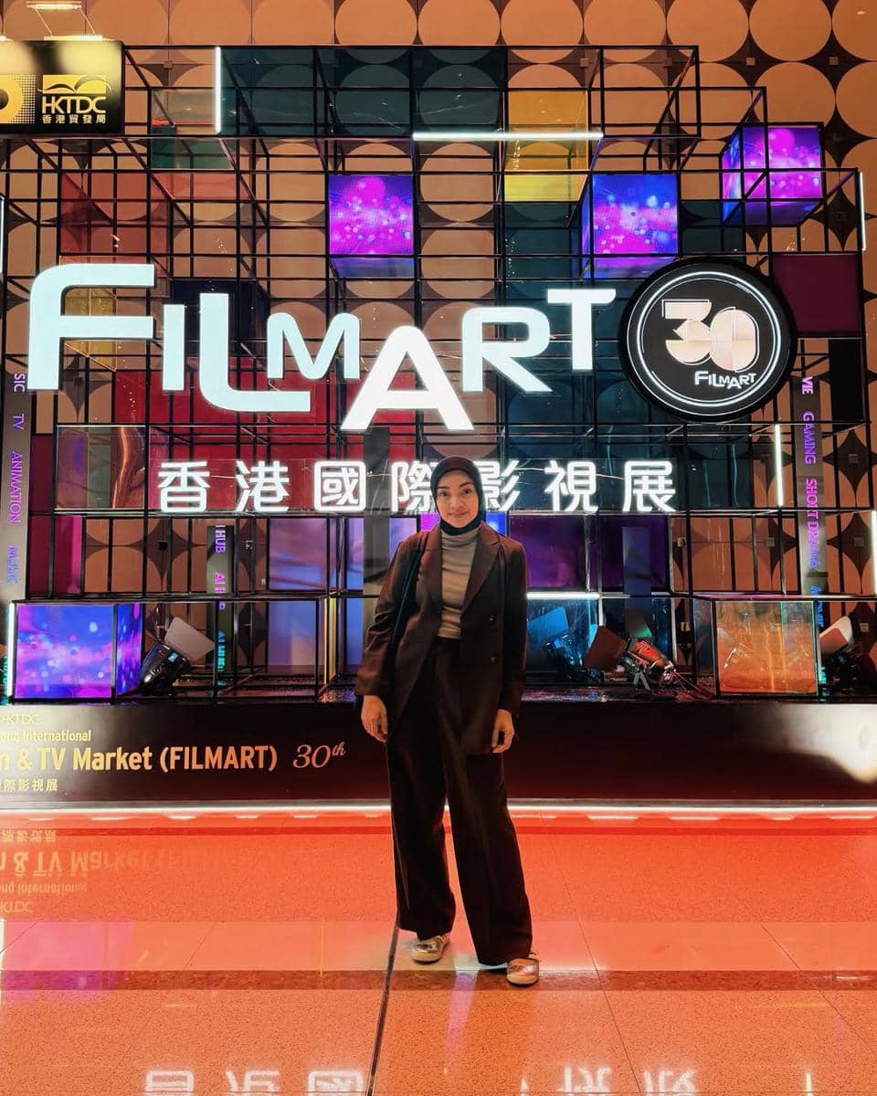 Tika Bravani saat hadir di acara Filmart 2026 di Hong Kong