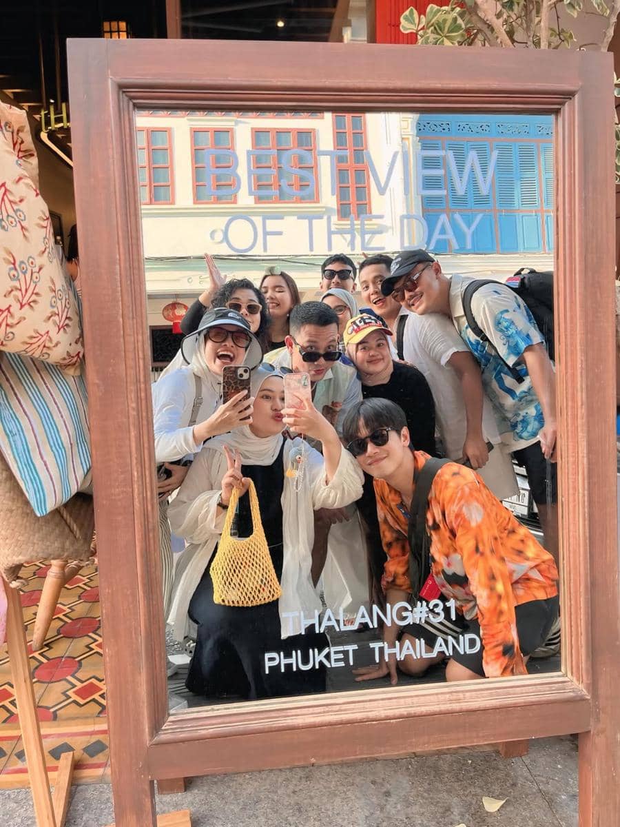Denny Sumargo ajak tim liburan ke Thailand