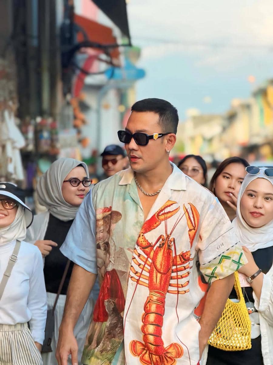 Denny Sumargo ajak tim liburan ke Thailand