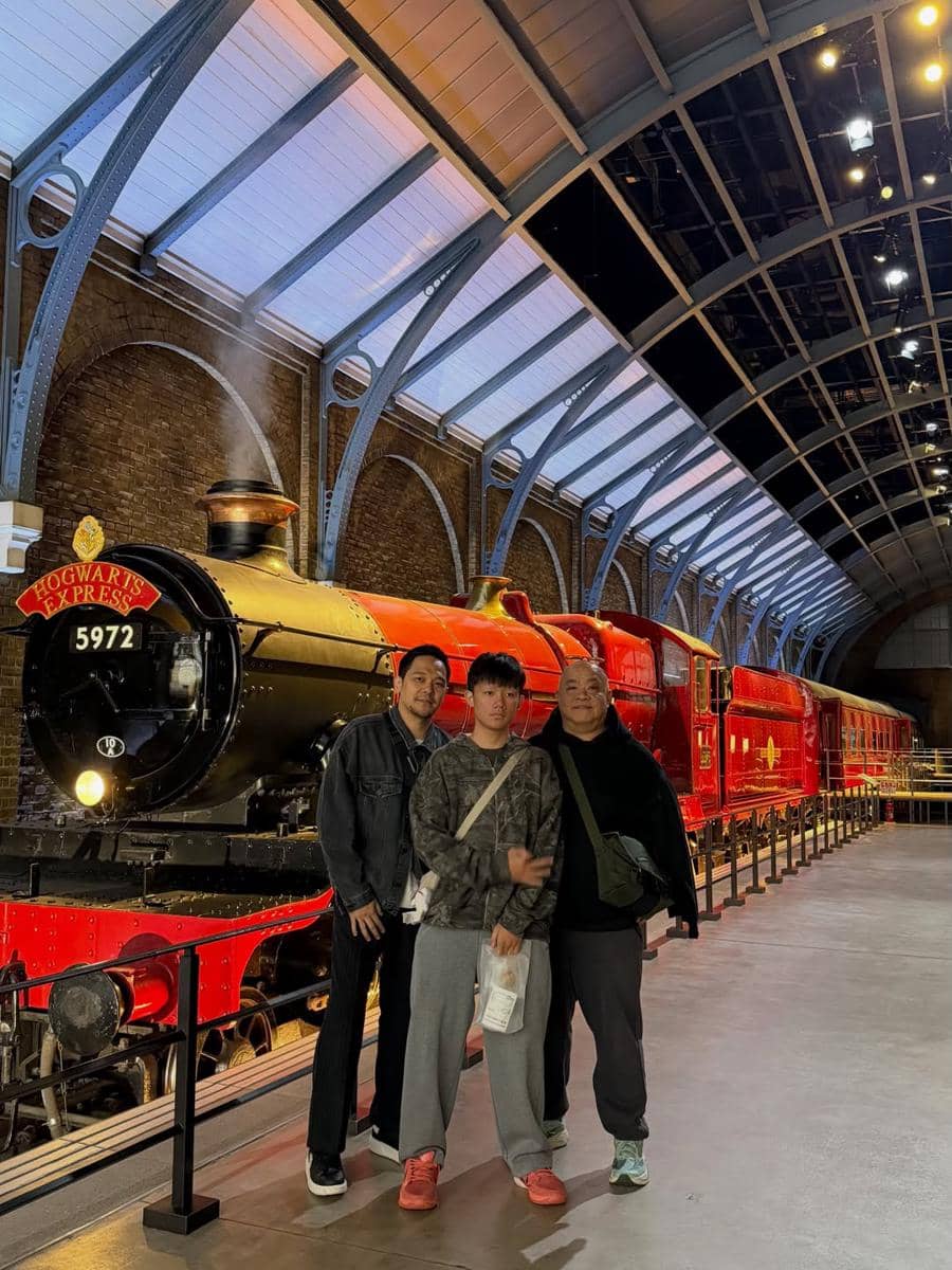 Keluarga Tika Ramlan ke Harry Potter Warner Bros Tokyo