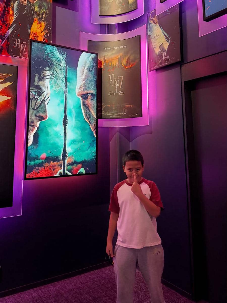 Keluarga Tika Ramlan ke Harry Potter Warner Bros Tokyo
