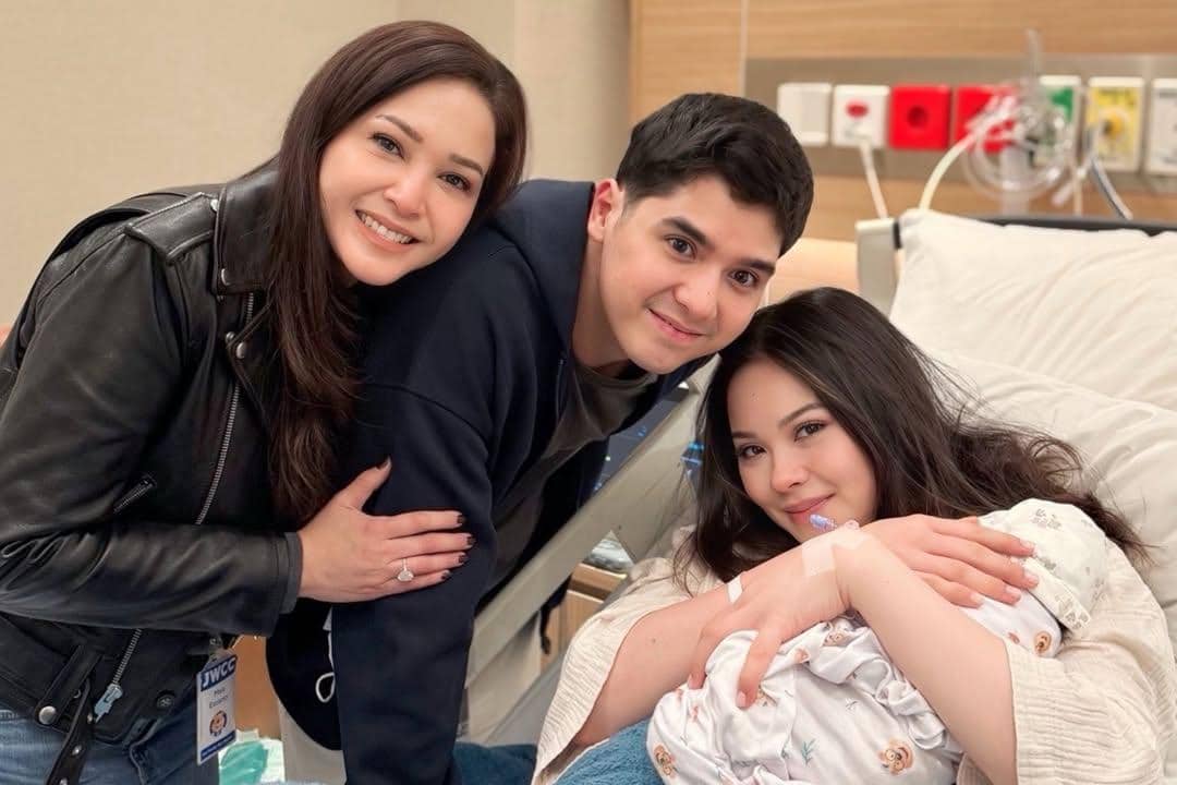 Maia Estianty bersama cucu