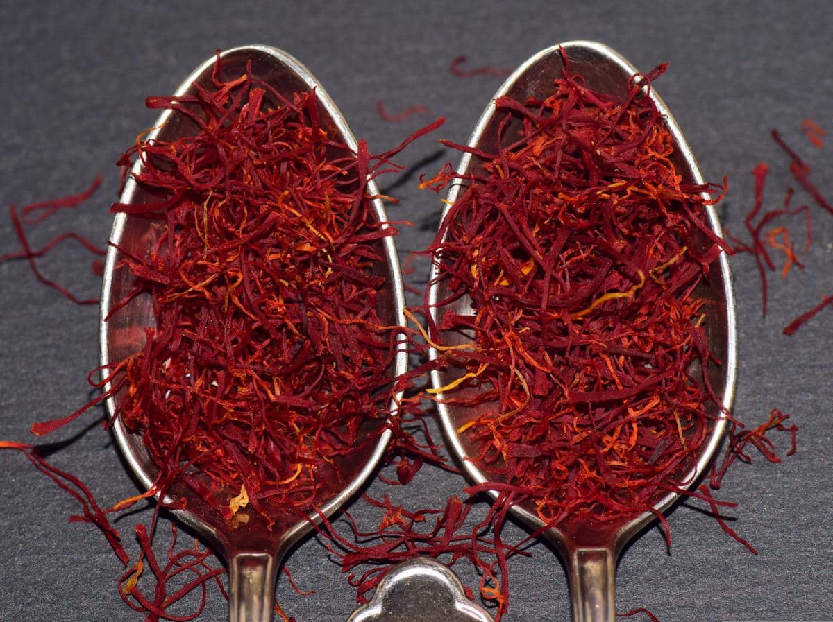 harga saffron bisa mencapai ribuan dolar per kilogram.