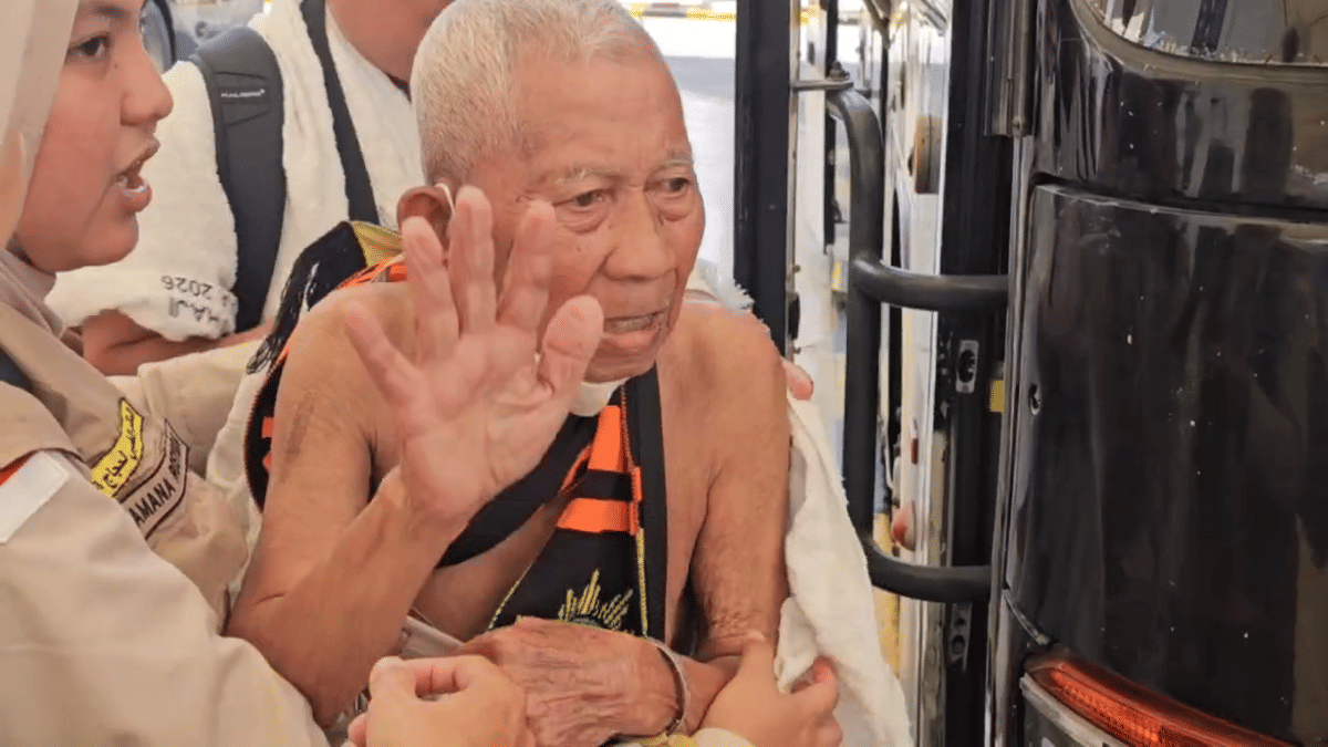 Haji Bucin, Mbah Wardoyo Ogah Berangkat Jika Tak Satu Bus dengan Istri