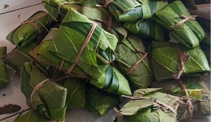 Daun jati yang dijual di Pasar Imogiri Bantul. (IDN Times/Daruwaskita)