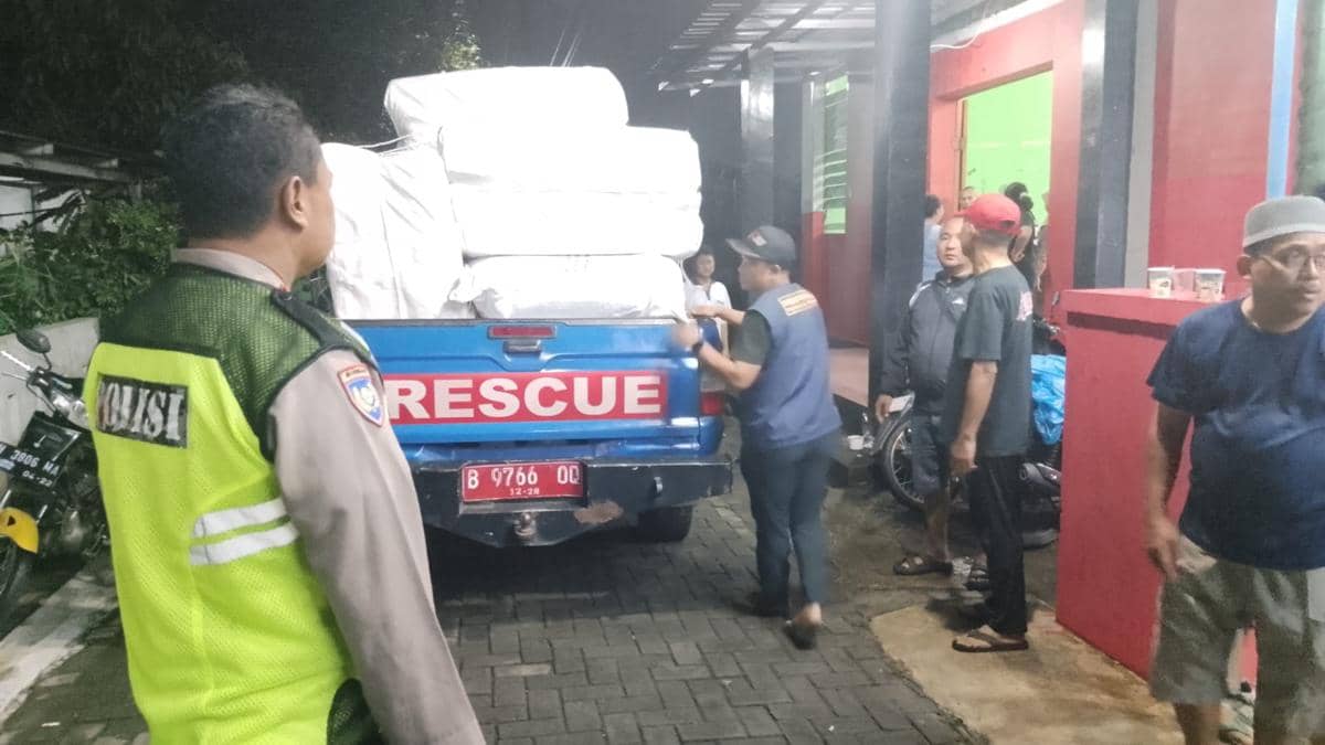 Pemkot Semarang Gelontorkan Bansos ke Lokasi Banjir Tugu dan Ngaliyan