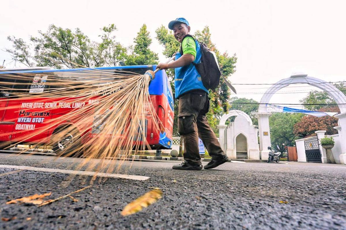 345 Petugas DLH Kota Bandung Disiagakan Kawal Kirab Tatar Sunda