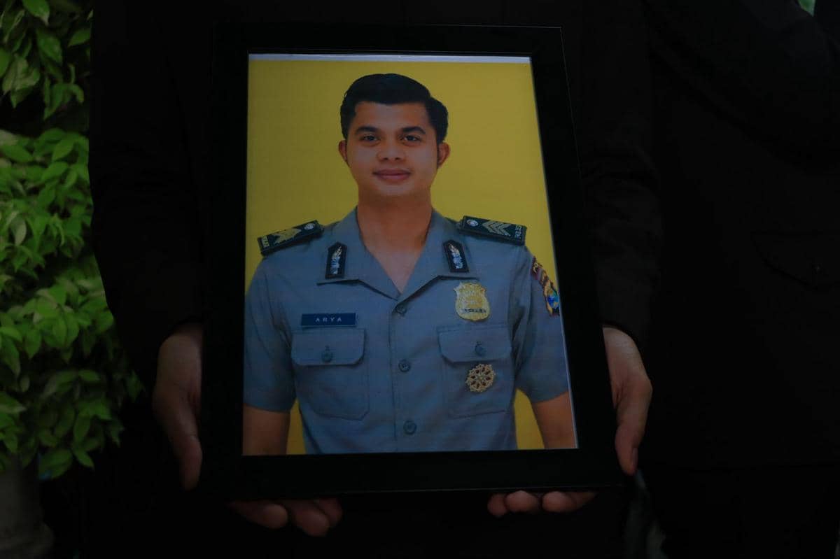 Penembak Suaminya Dibekuk, Istri Bripka Arya: Nyawa Dibayar Nyawa