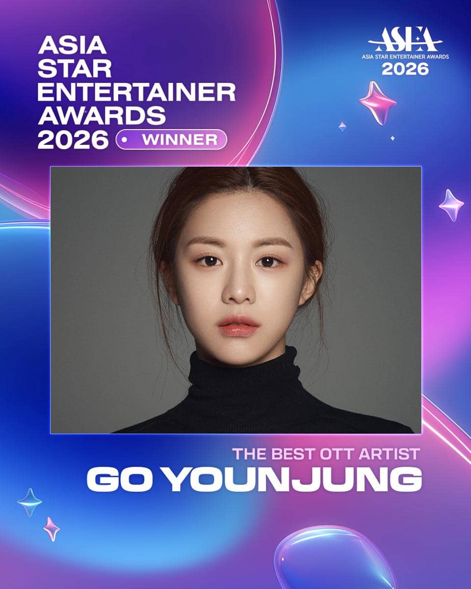 Potret seorang perempuan dengan latar desain bertema ungu dan biru bertuliskan Asia Star Entertainer Awards 2026 Winner dan The Best OTT Artist.