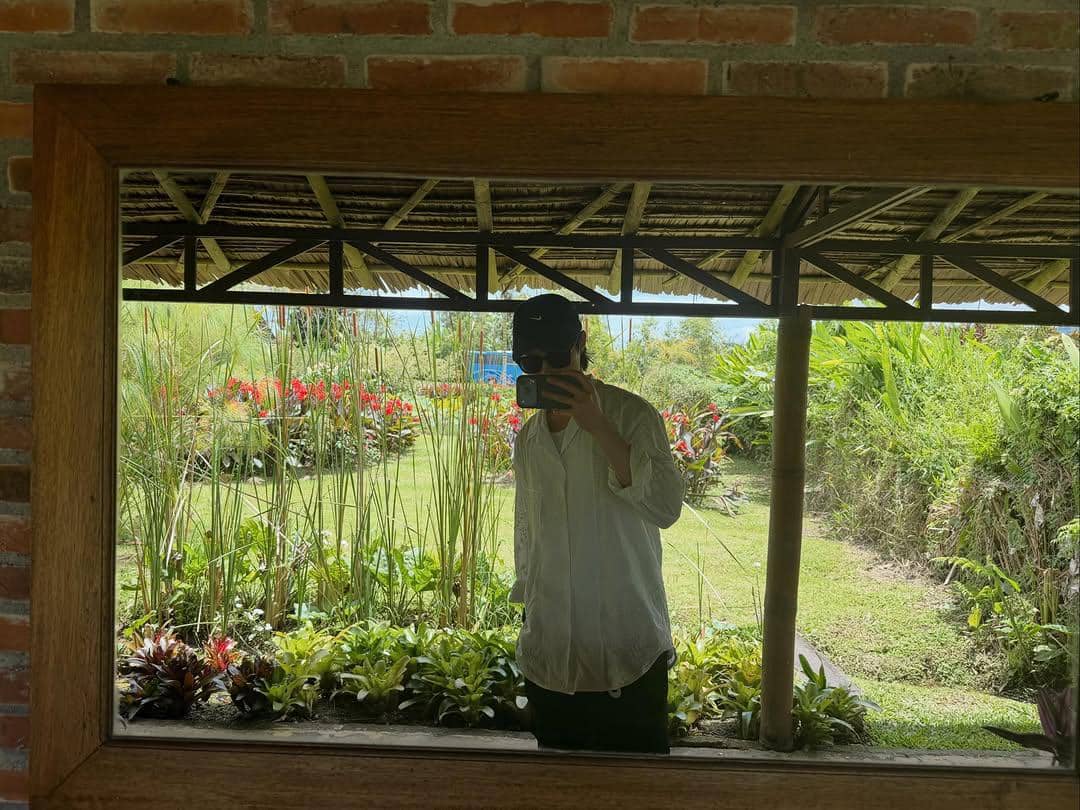 potret Yoon Chan Young liburan di Manado