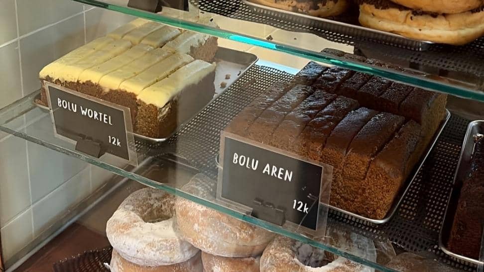 potret menu bolu wortel di Toko Kopi TUKU