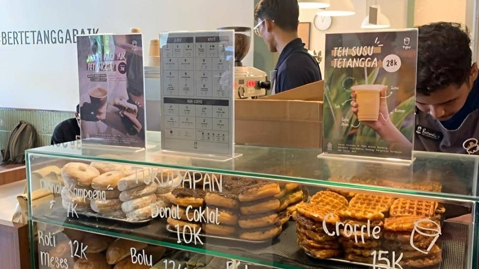 4 Jajanan Toko Kopi TUKU yang Viral, Ada Bolu Wortel
