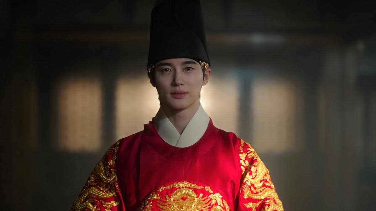 Kenapa Raja Lee Wan Menghapus Monarki di Ending Perfect Crown?
