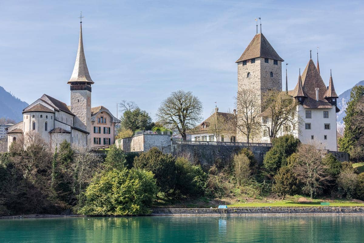 kompleks Kastil Spiez menjadi salah satu bangunan bersejarah di Swiss.