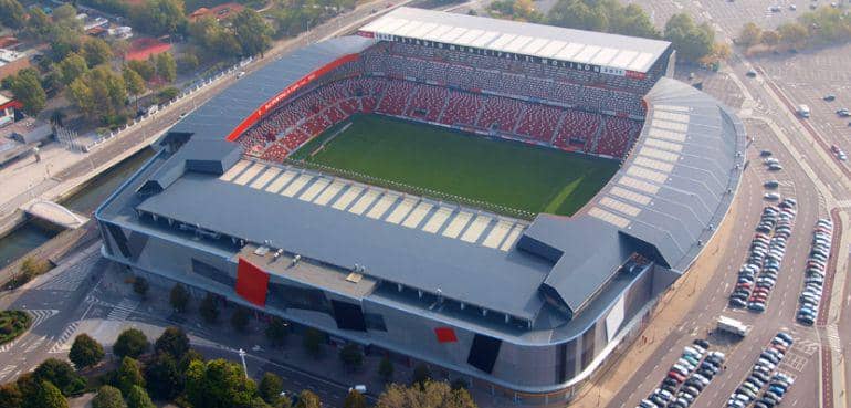 Estadio Municipal El Molinón-Enrique Castro "Quini", stadion kandang Real Sporting de Gijón.