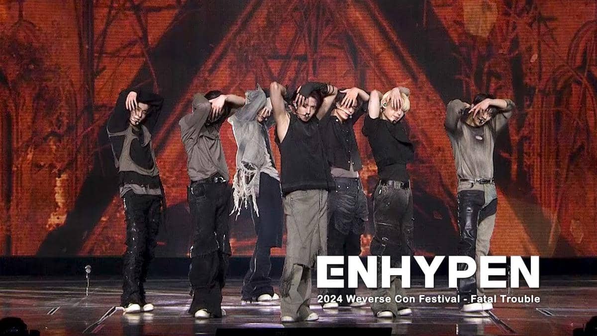 ENHYPEN membawakan "Fatal Trouble"