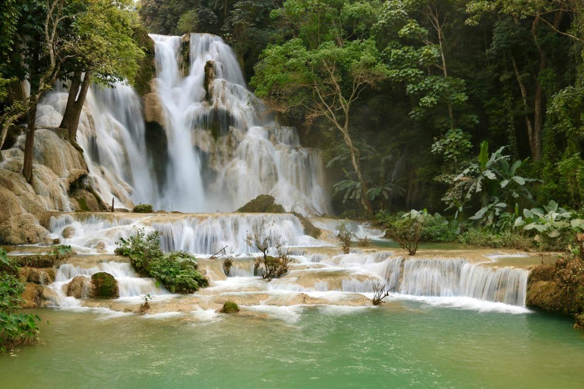 ilustrasi wisata alam Laos