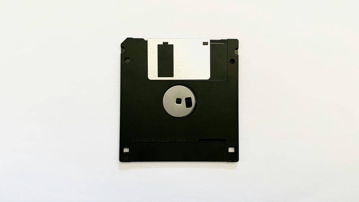 7 Media Penyimpanan Data Jadul sebelum Era Flashdisk, Pernah Pakai?