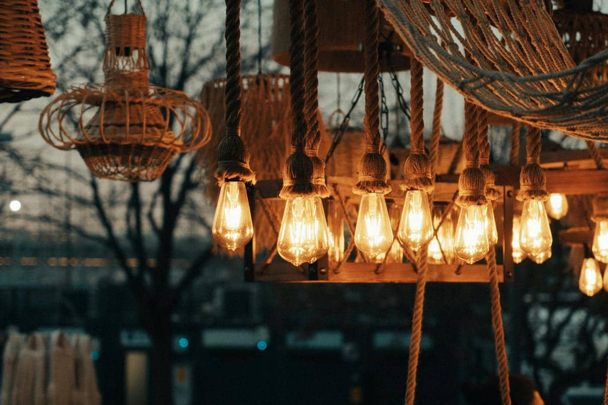 4 Faktor Penyebab Lampu Rumah Meledak, Waspada Overheating 