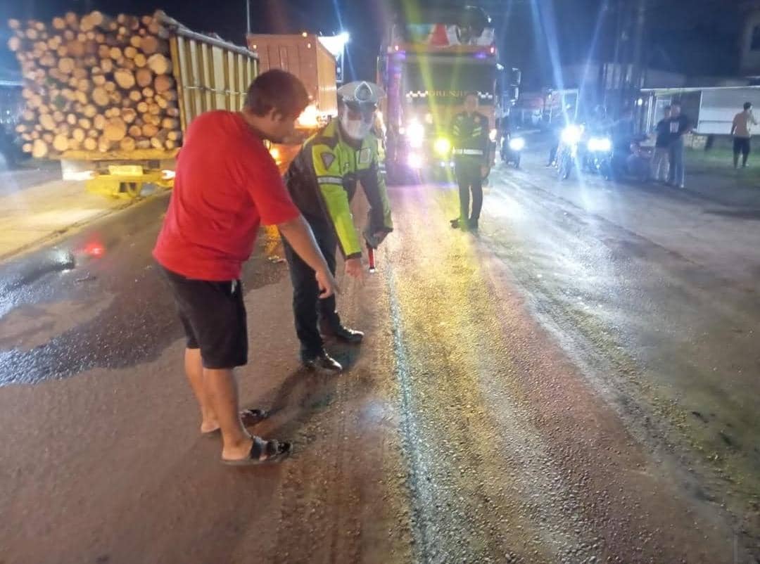 Unit Satlantas Polres Banyuasin saat melakukan olah TKP kecelakaan di Betung. (Dok. Polres Banyuasin)