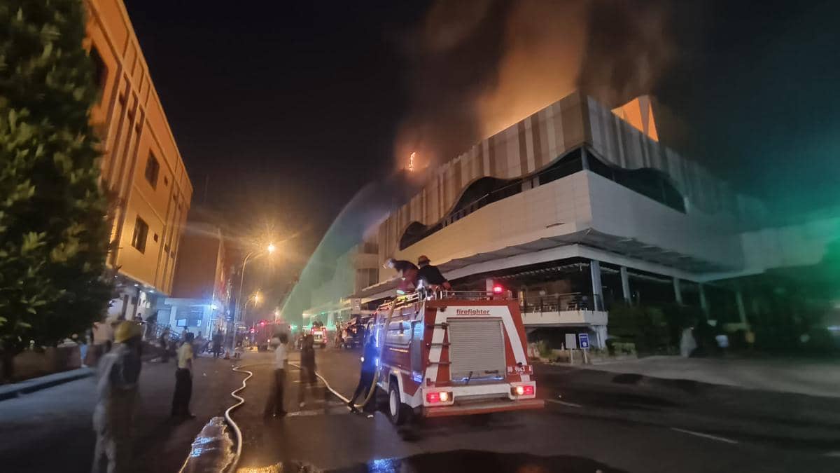 Kebakaran Mega Mall Manado Tewaskan 1 Karyawan