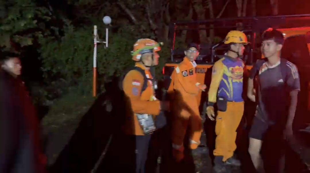 4 korban tersesat di bukit Cilegon berhasil dievakuasi tim SAR (Dok. Basarnas Banten)
