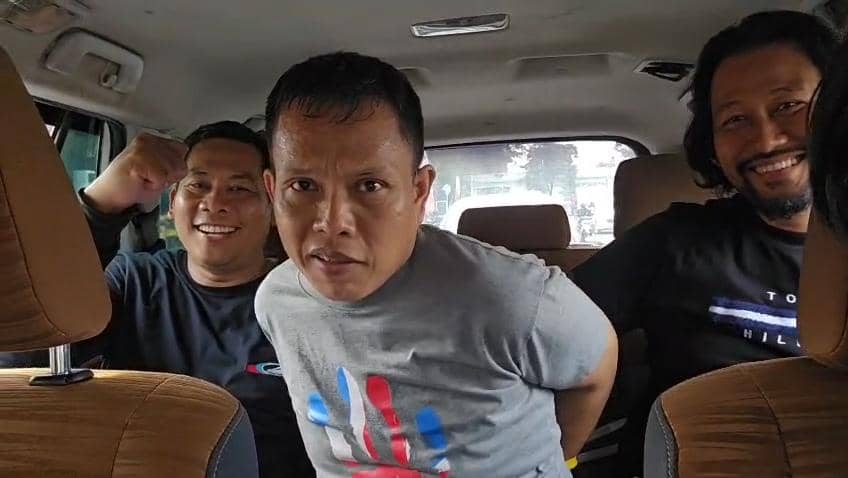 Tim Jatanras Polrestabes Makassar menangkap pria berinisial FR (30), pelaku penyekapan dan pemerkosaan mahasiswi berinisial MA (21). FR diri