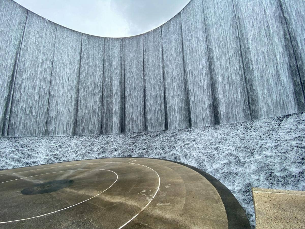 Potret Gerald D. Hines Waterwall Park, Houston, Texas, Amerika Serikat