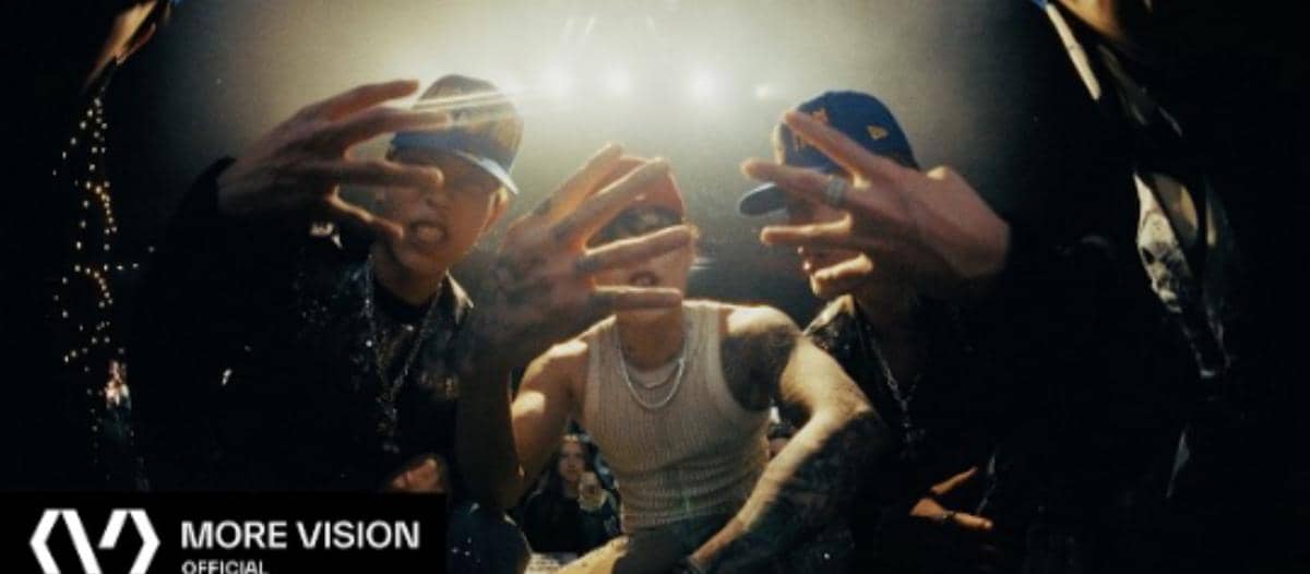 cuplikan musik video lagu "4SHO 4SHO"
