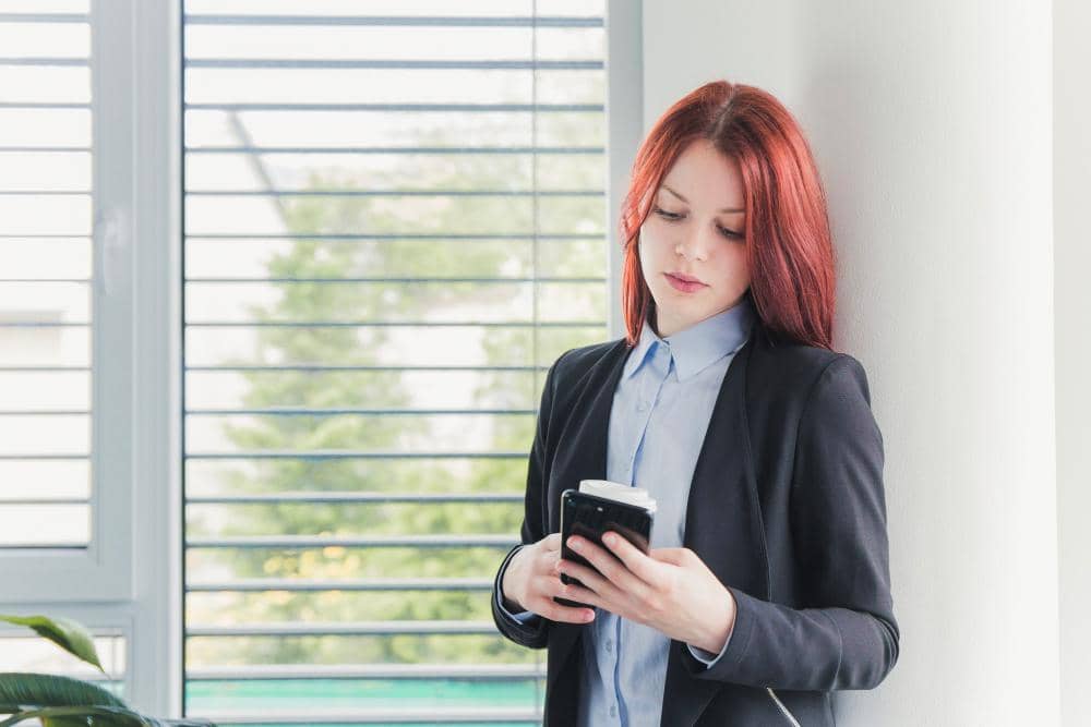 5 Cara Mengatasi FOMO setelah Melihat Postingan Teman di Medsos