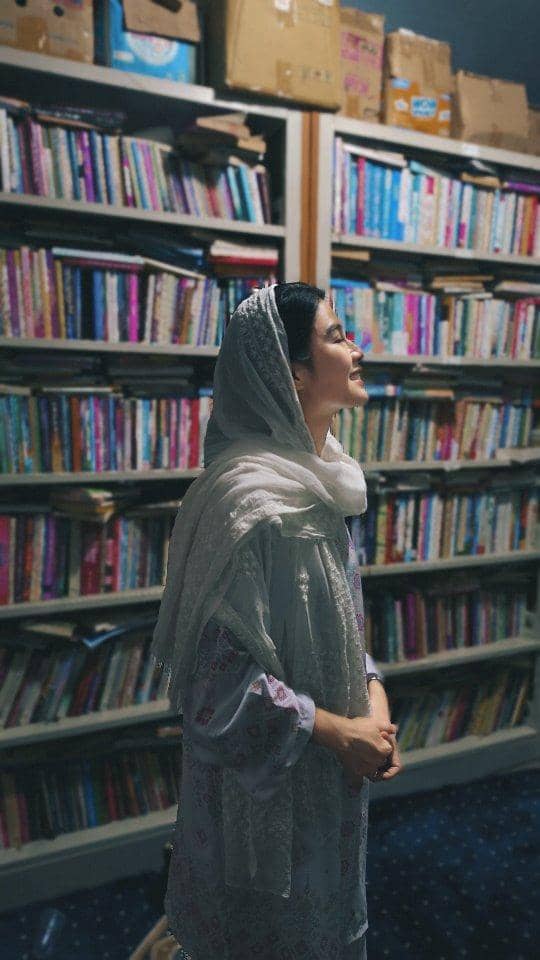 OOTD ke toko buku ala Dian Sastro