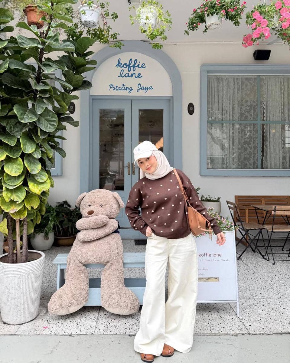 OOTD Nuansa Cokelat ala Syindi Lucia