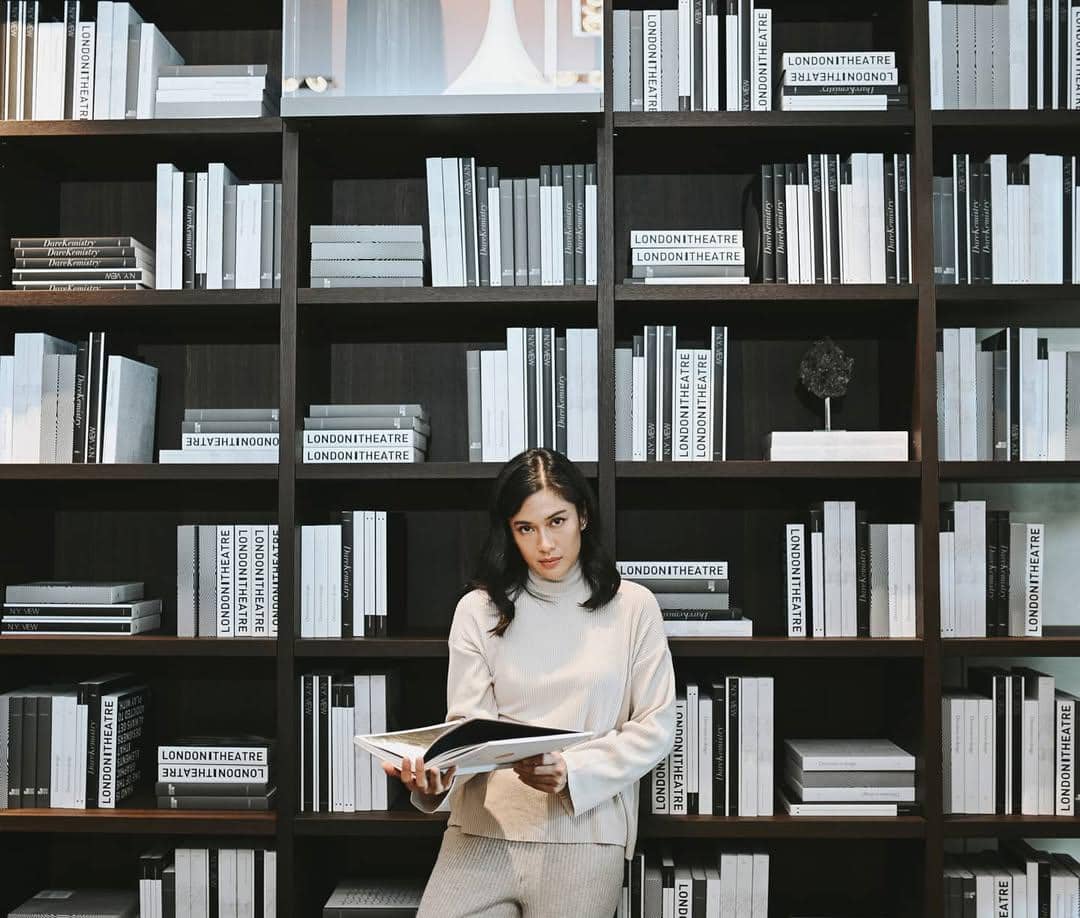 OOTD ke toko buku ala Dian Sastro