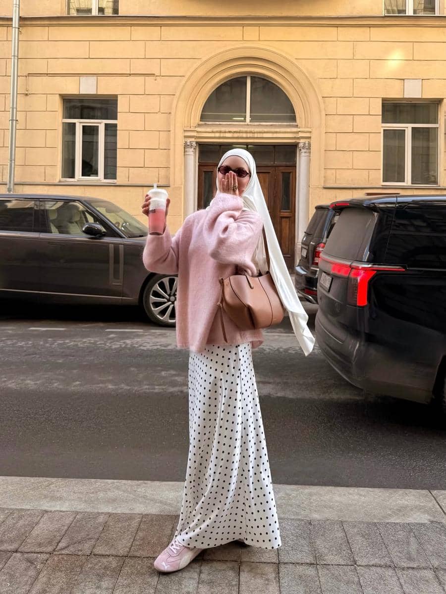 OOTD Sweater dan Rok ala Alyona Tata