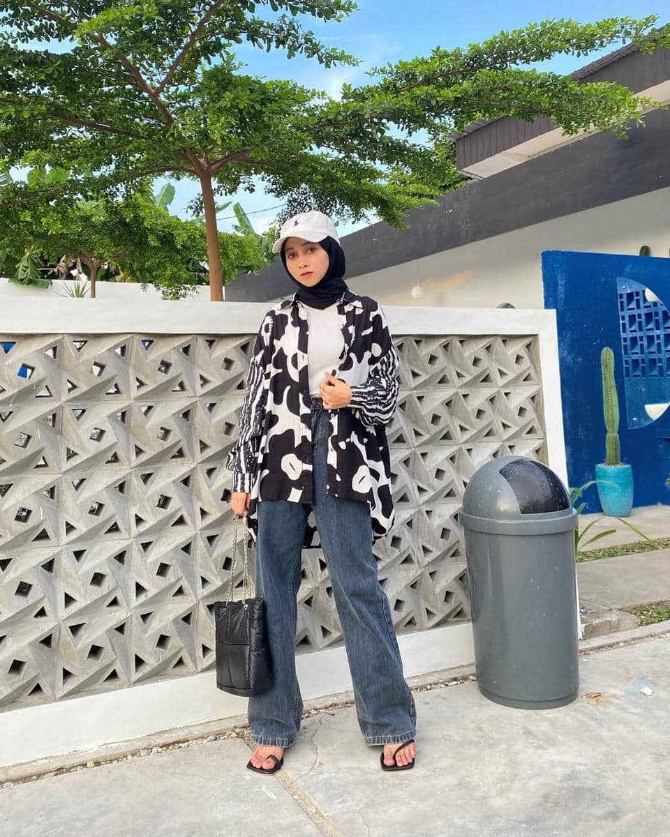 OOTD Pakai Topi ala Syindi Lucia