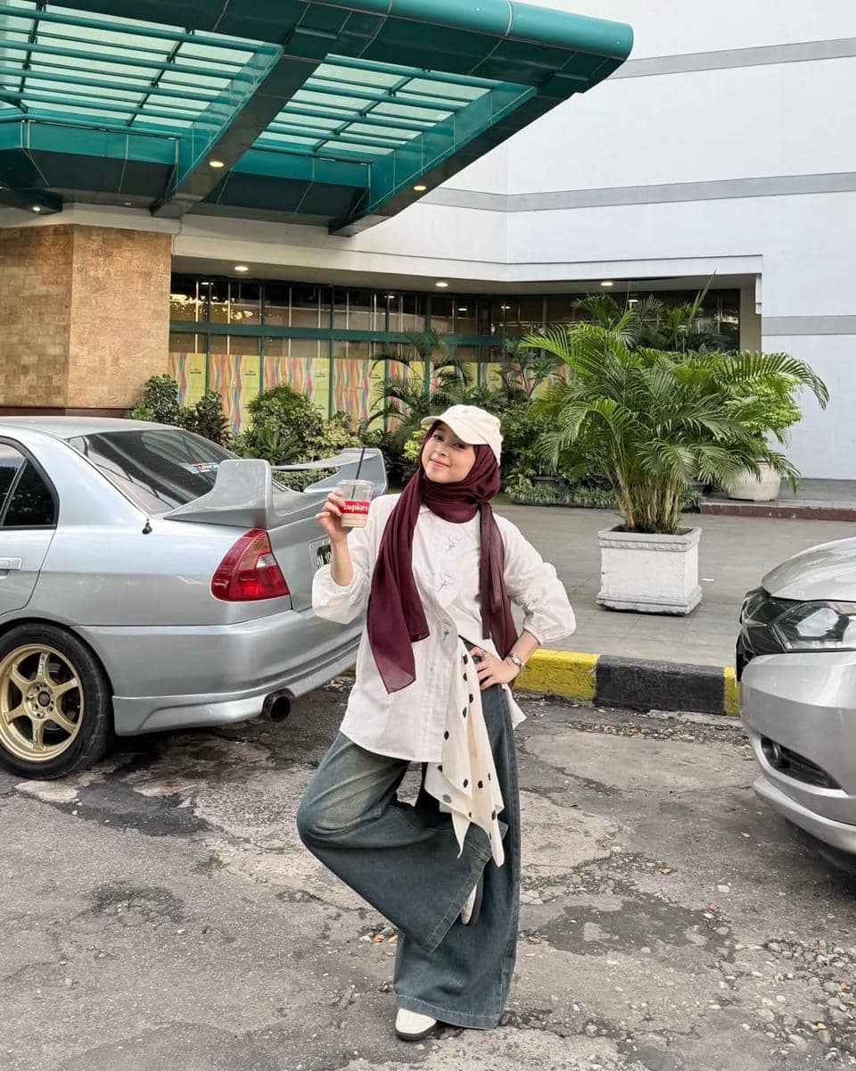 OOTD Pakai Topi ala Syindi Lucia
